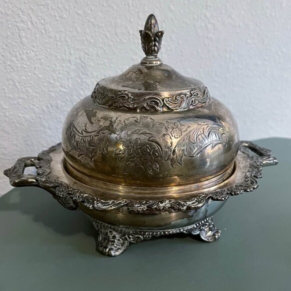Antique Middletown Footed Cloche with Lid Silverplate Baroque Finial